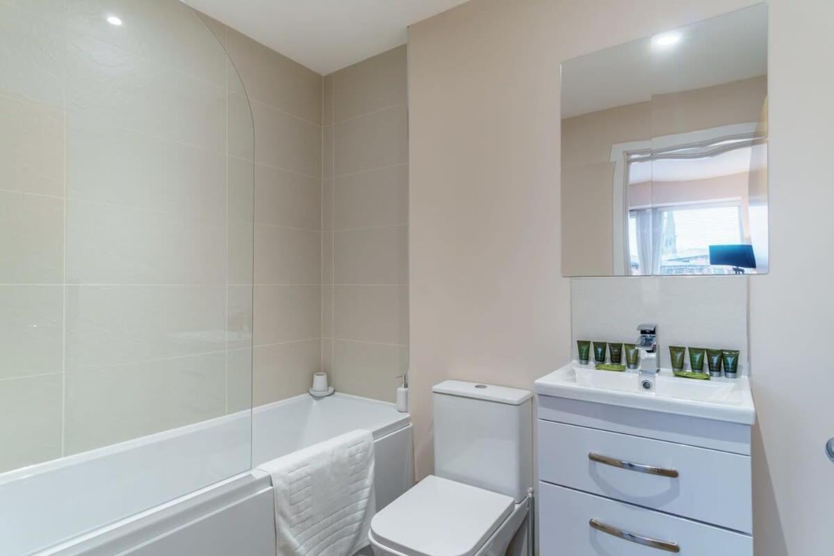 Fantastic 1 Bed Flat Manchester - Sleeps 3 Экстерьер фото
