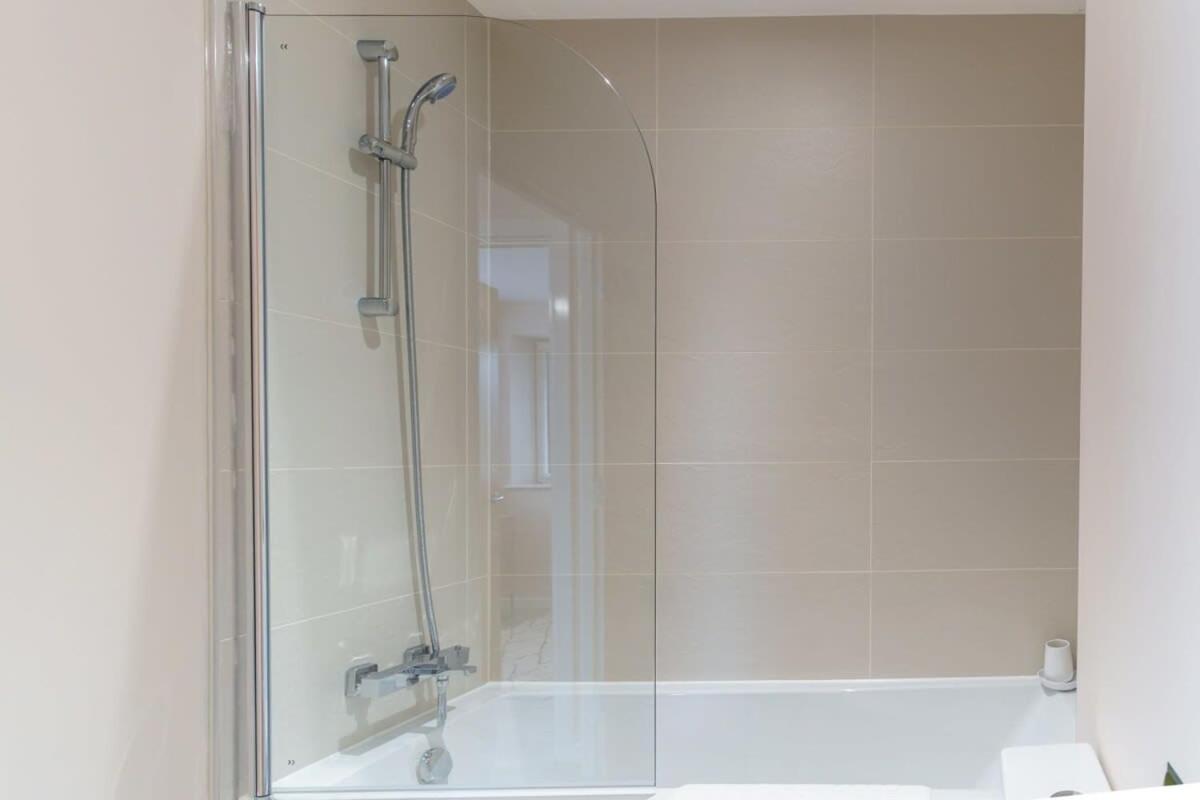 Fantastic 1 Bed Flat Manchester - Sleeps 3 Экстерьер фото